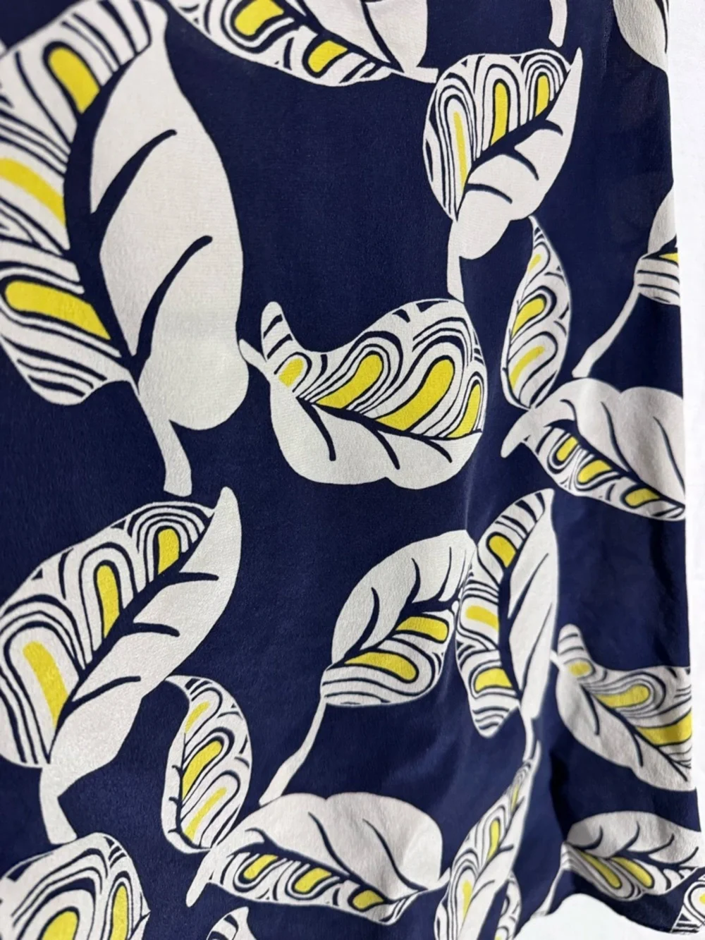 J. Crew Leaf print Silk cami style top Size 6 - Picture 2 of 5